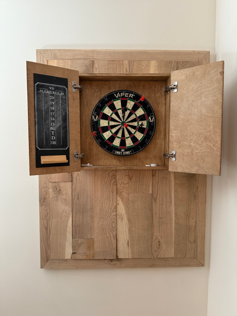 The Pub Dartboard Cabinet Set